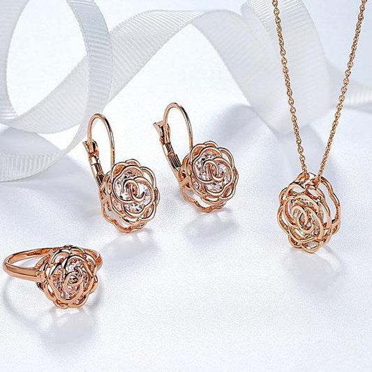 Rose Is A Rose Set Of Ring,Earrings and Pendant With Chain In 18kt